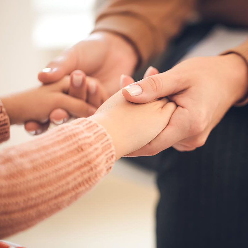 two people hold hands in an outpatient alcohol treatment program near Atlanta